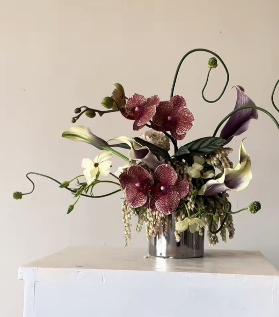 Sculptural floral arrangement by Florals by QL